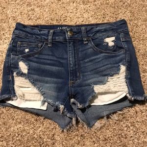 LIKE-NEW American Eagle medium wash shorts
